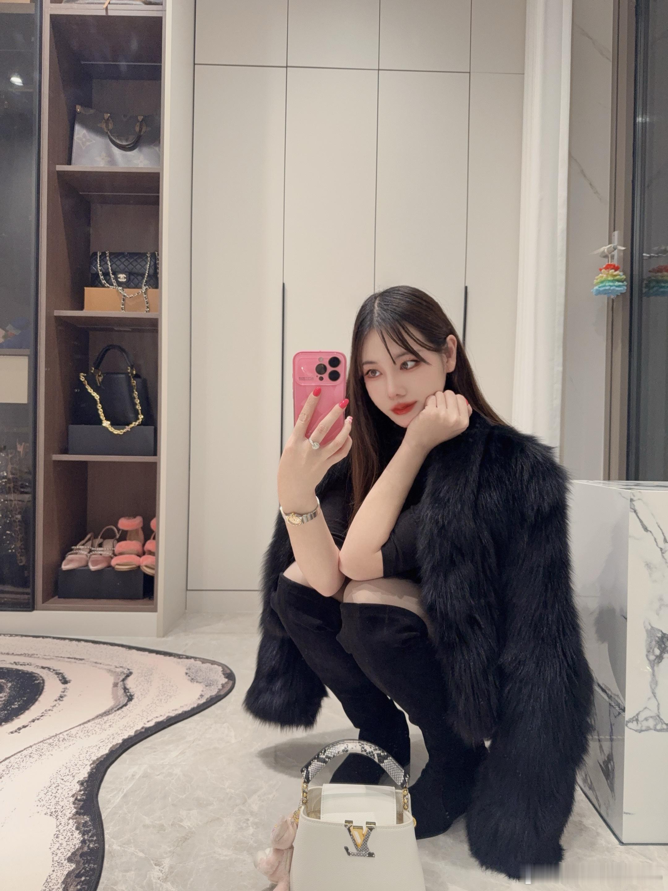 人要活在好的磁场里，喜欢你的人，自然会尊重你。不合适的人，会悄然淡出你的世界。日