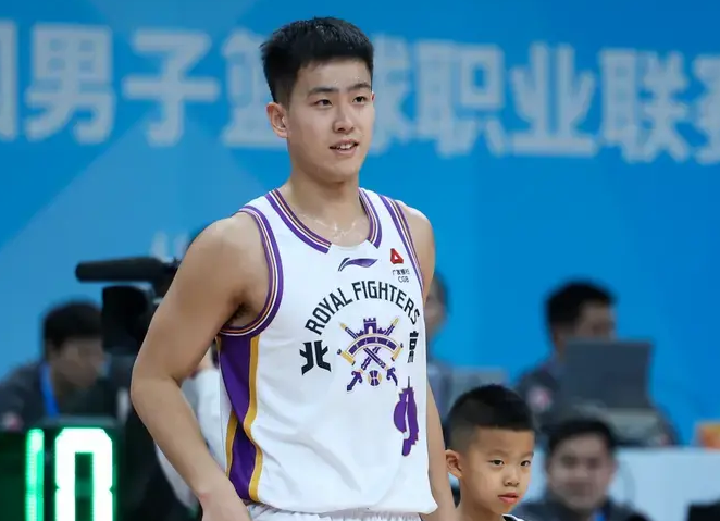 弹无虚发！范汇鎏全场出战26分钟，投篮4中4得到11分