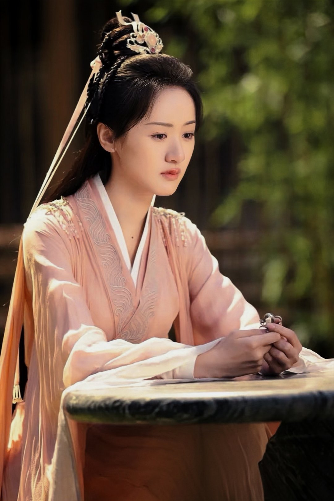 桃花如约而至，如你一般珍贵🌸🌷袁冰妍 温柔恬静的粉色古装造型，每一套尽显天选