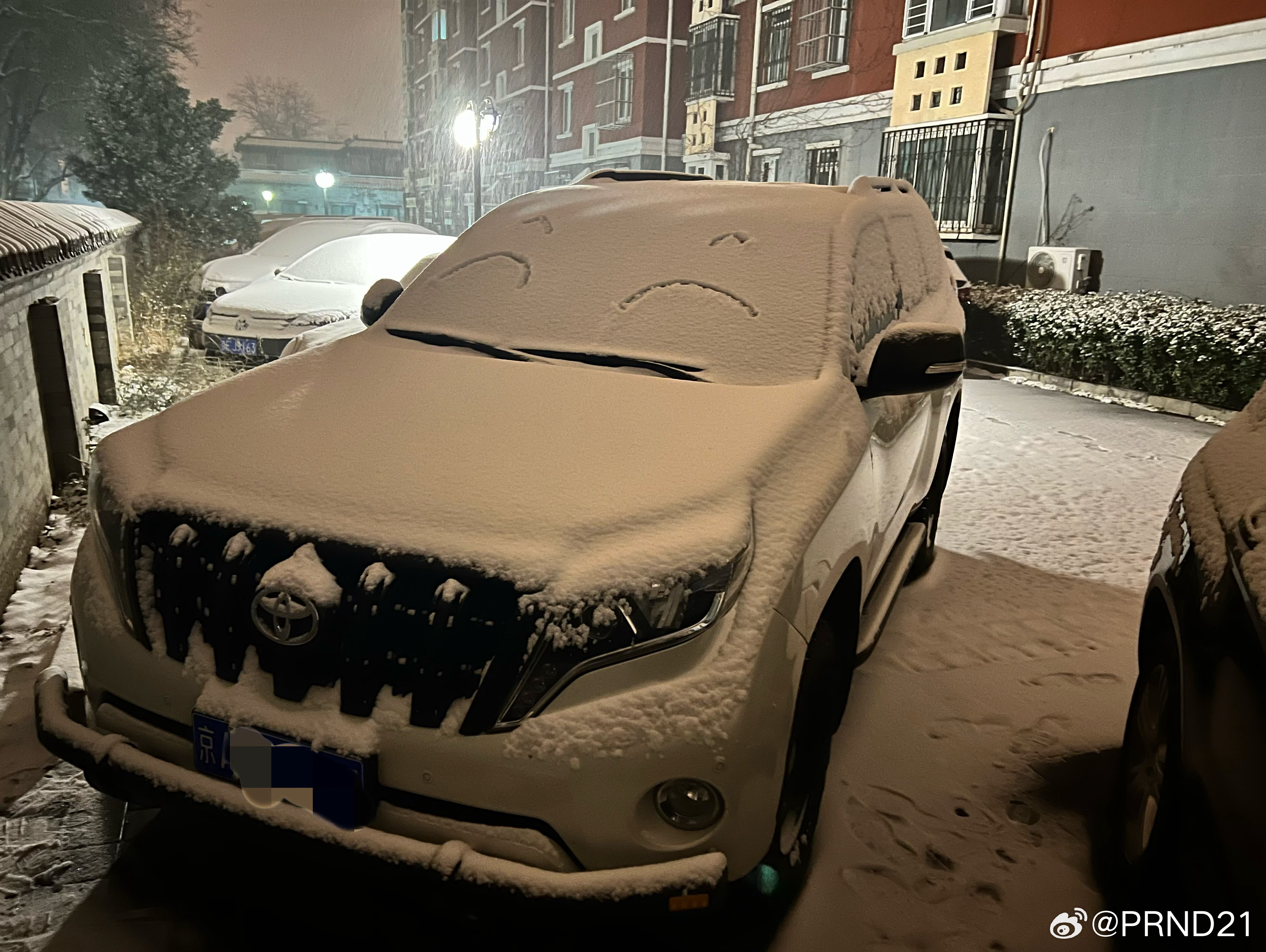 当年在“究竟买V6汉兰达还是V6霸道”这个问题上我毫不犹豫地选择了后者——事实