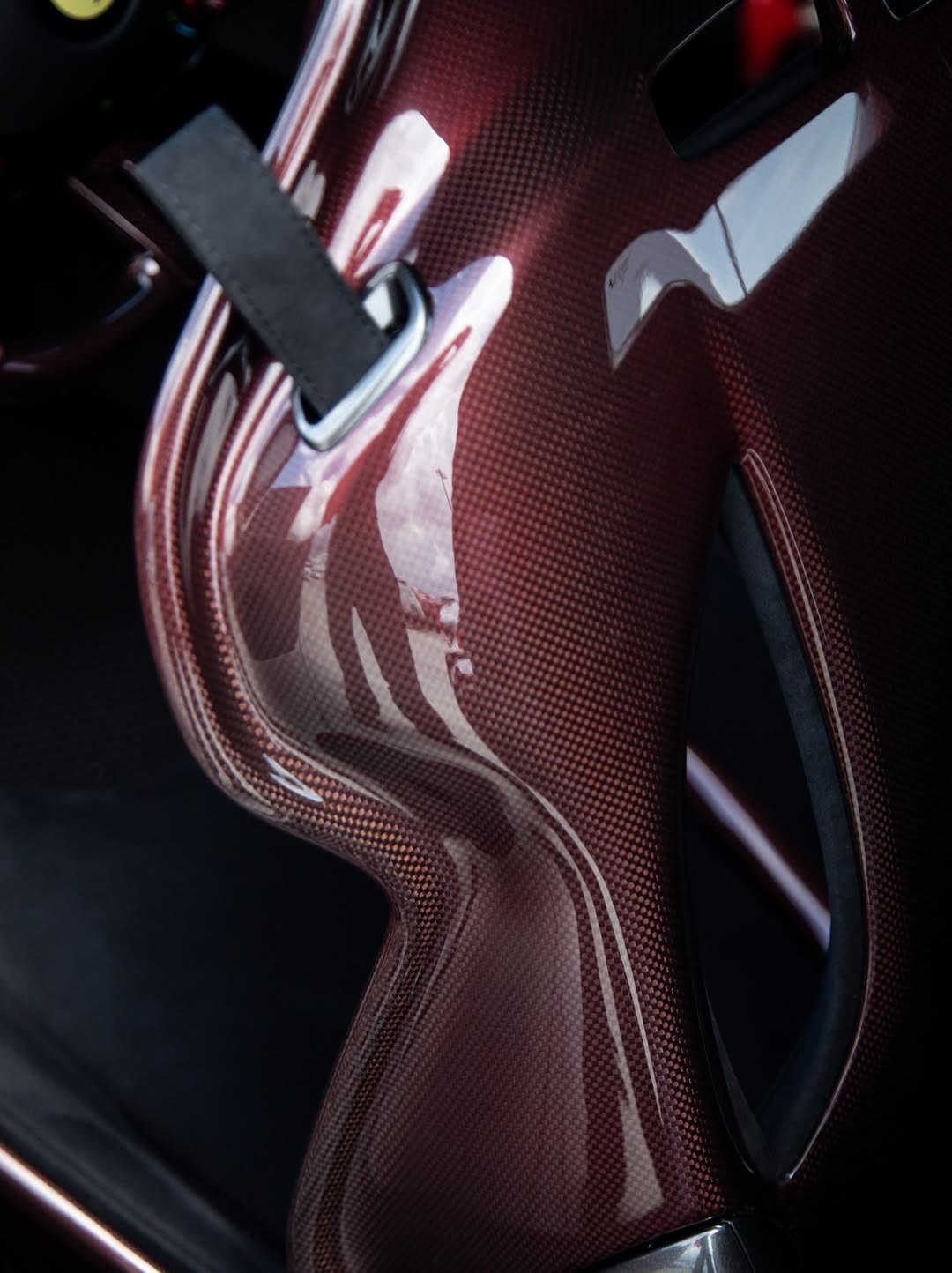 Ferrari 296 Speciale油漆：Rosso Libano. 