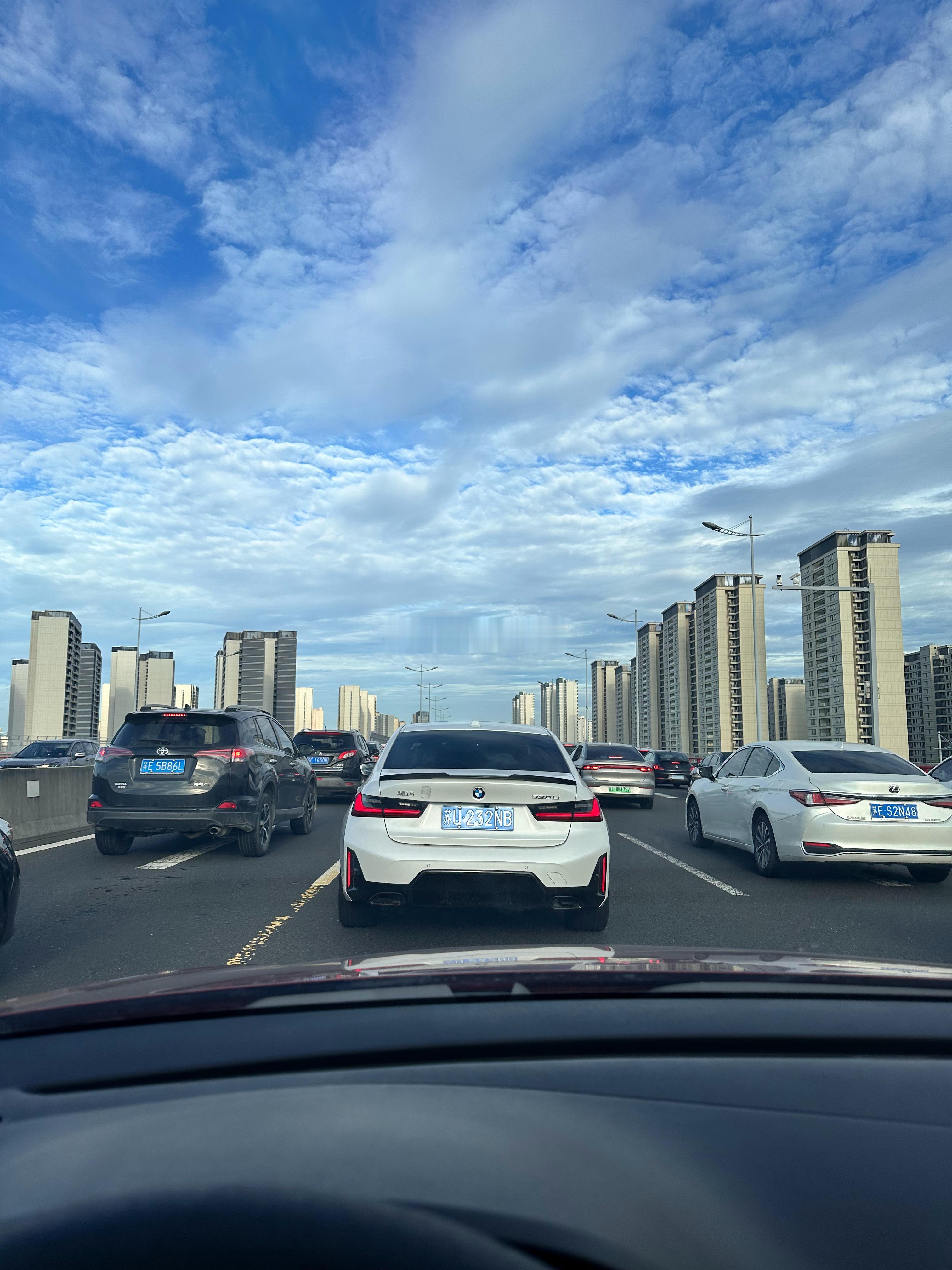 燃烧的陀螺仪  天气不错，就是太热了🥵 明天超强台风～巴威就要来了