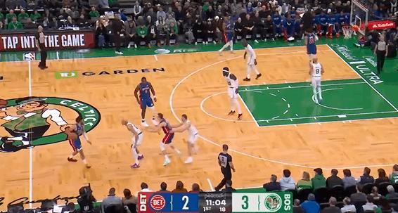 活塞观察：坎宁安32+10率队取胜，挡拆发起&手递手策动进攻图1早期进攻的“Pi