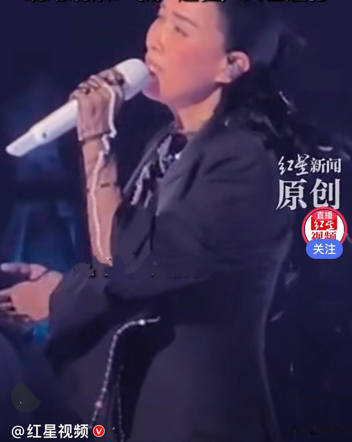 9月26日晚，那英成都个人演唱会，没有预告、没有彩排，临时加的一首歌，看哭了全场