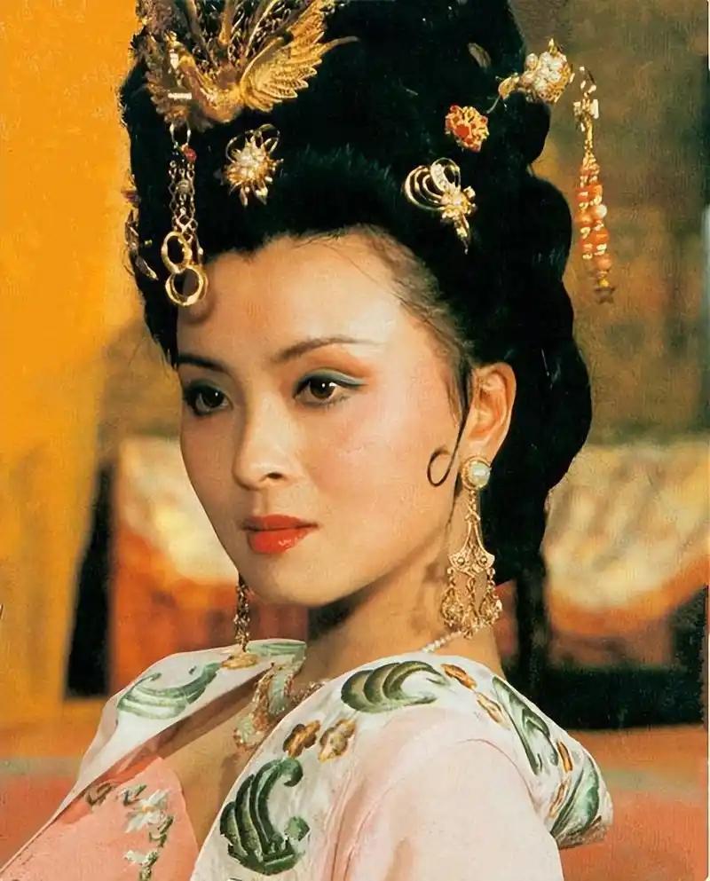 杨贵妃根本没有死在马嵬坡，而是逃到了日本，至今还有人自称是她的后代。

公元 7