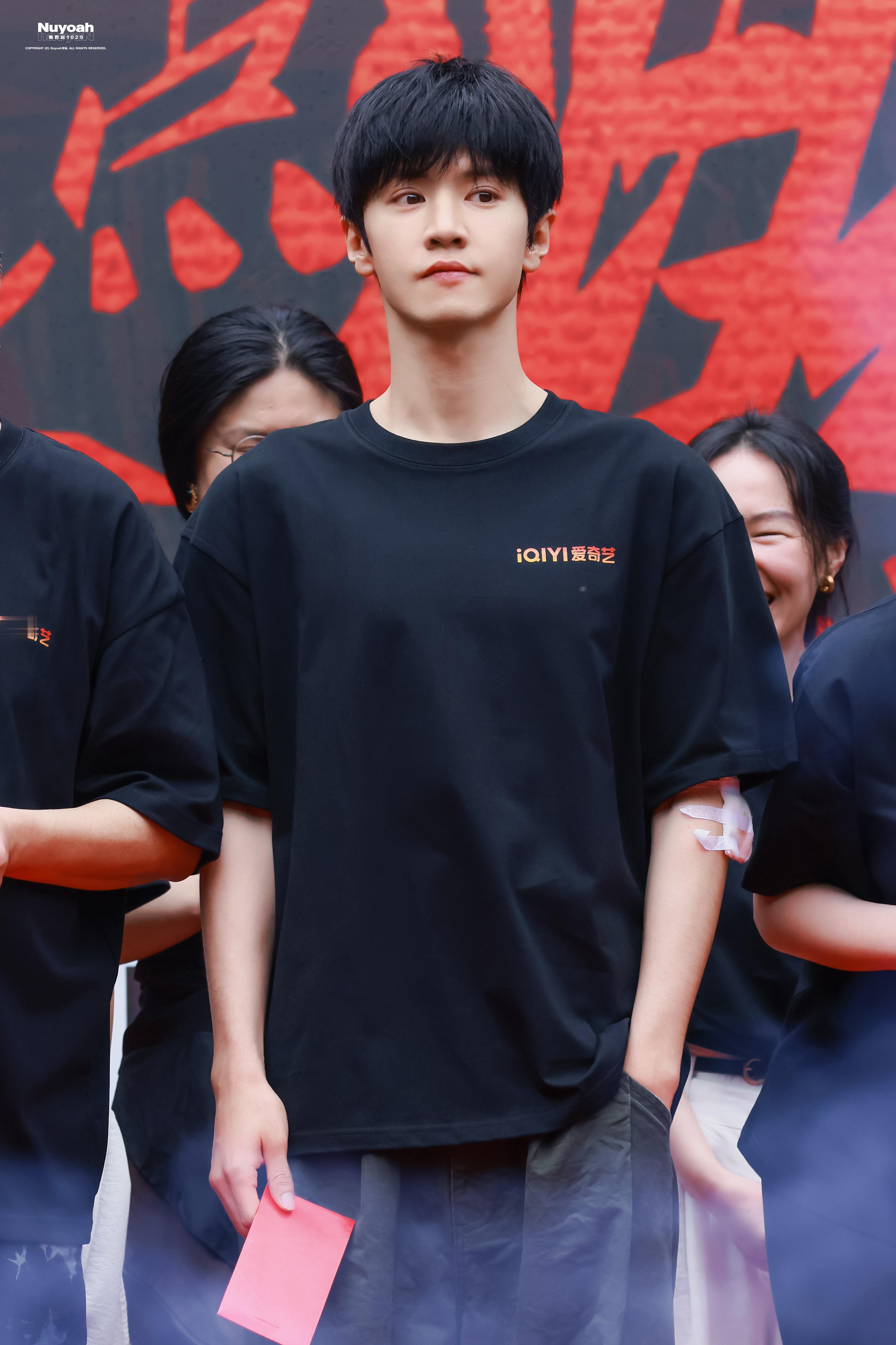 陈哲远怎么越素越有感觉乖乖的一只好想抱走​​​