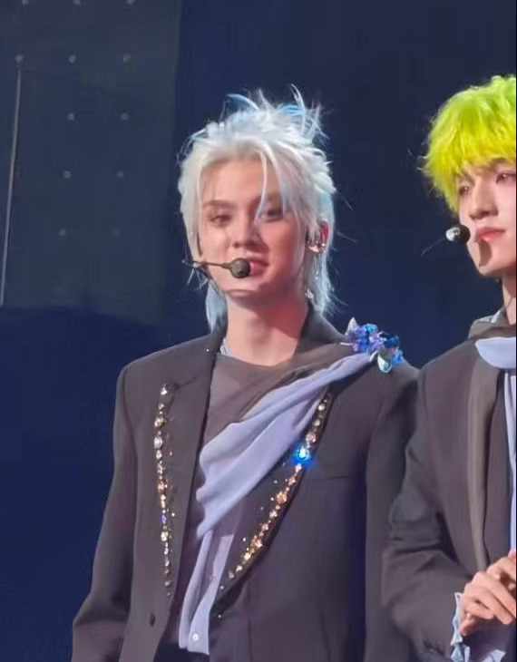 左航生图VS精修极致的反差 