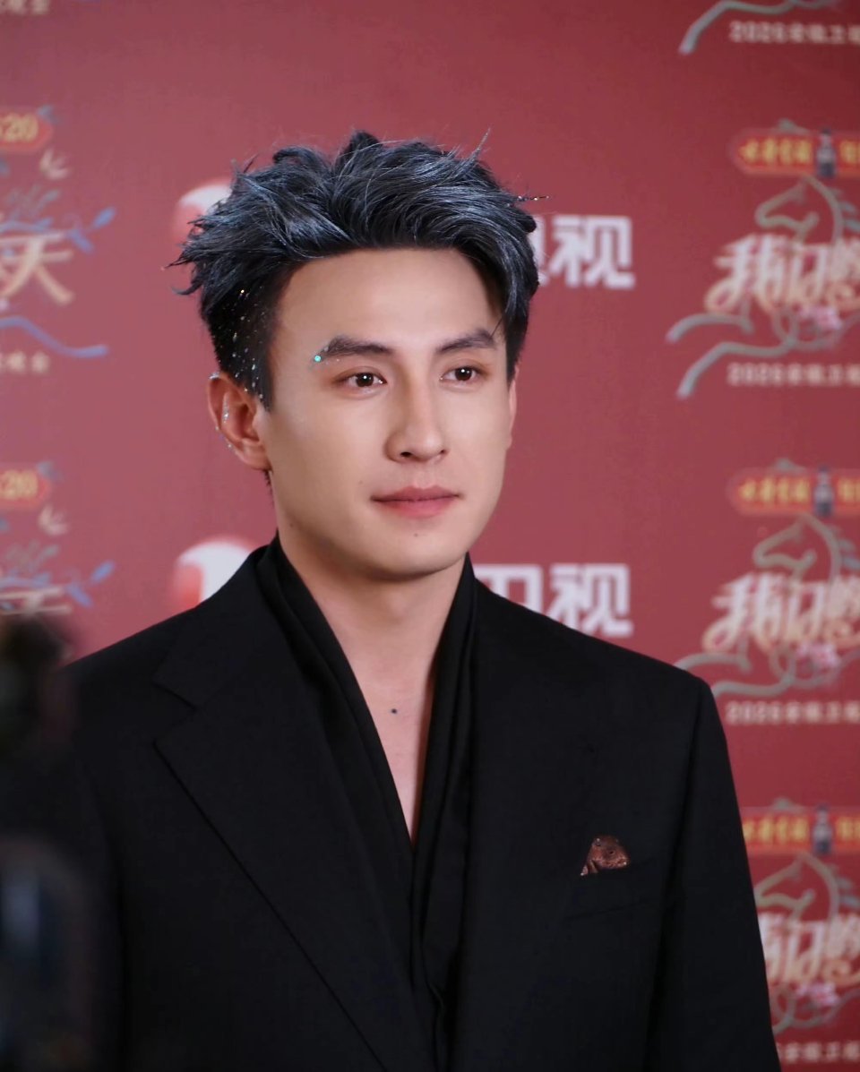 突然想到这个发型能返场吗？