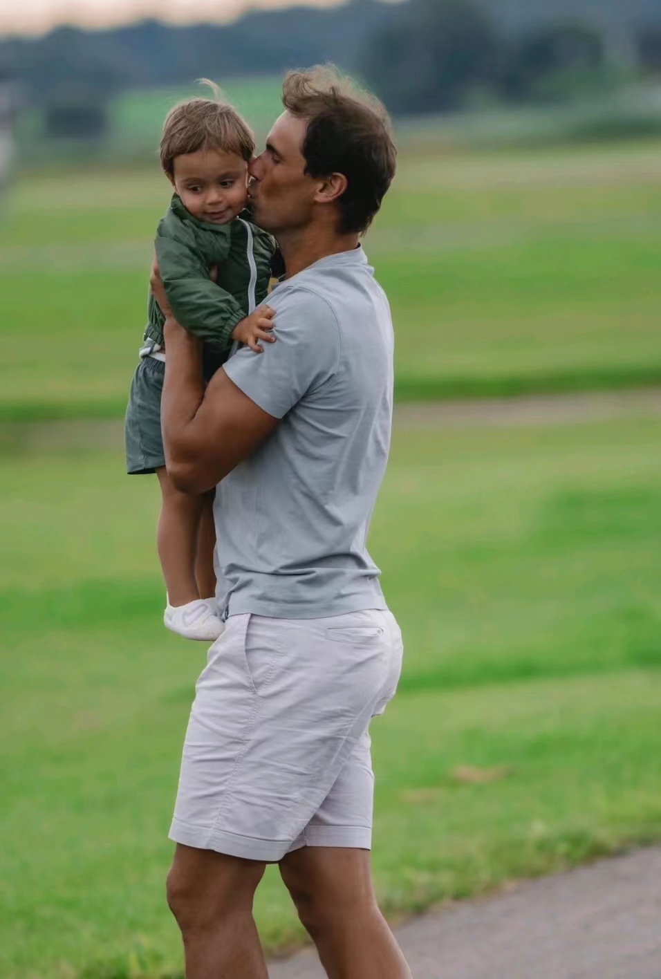 搬砖一整天，早点说晚安[睡][睡][睡] ​​​