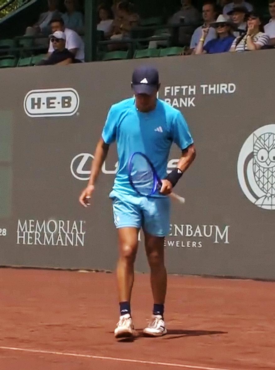 勒纳·钱和谢尔顿ATP250休斯敦站1/4决赛均不敌名不见经传的球员，均止步八强