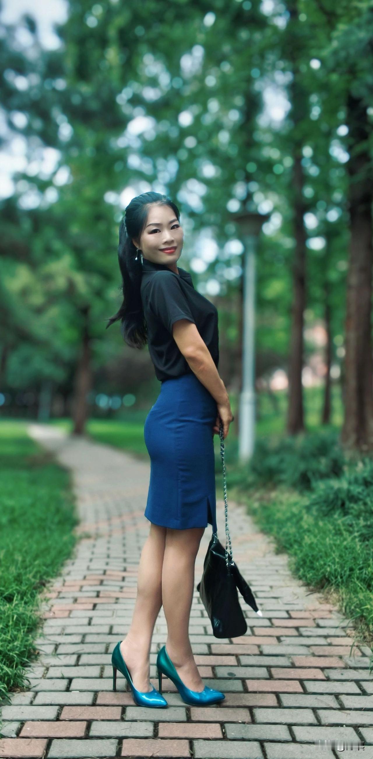 女人过了40裙子穿多长看着得体