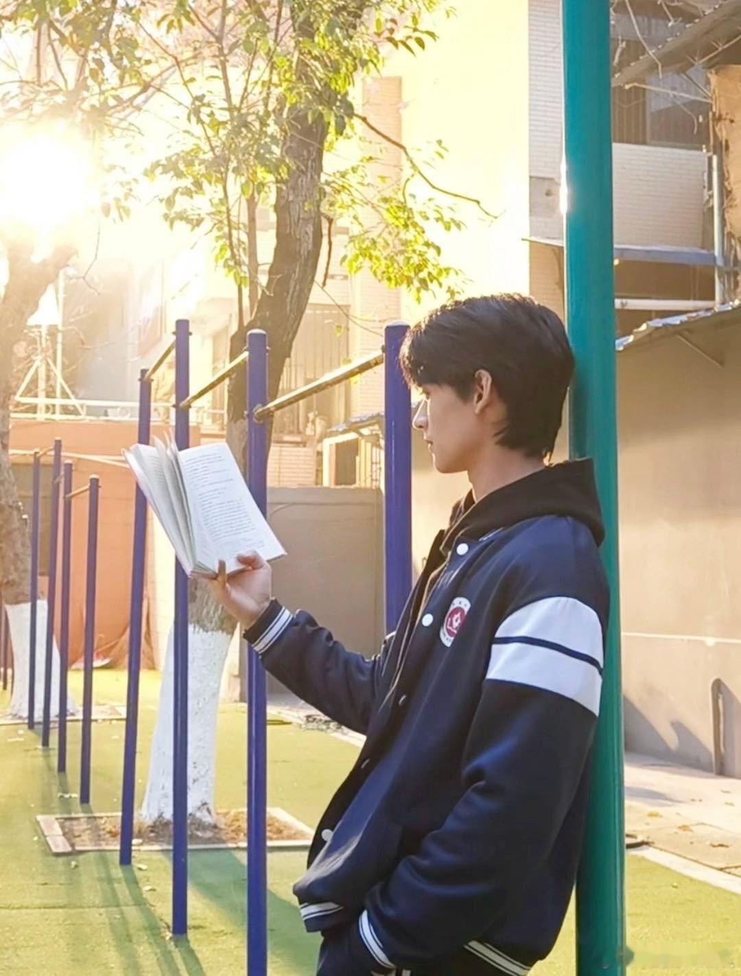 黄俊捷 你的降临即将降临 《你的降临》定档8.8！黄俊捷饰演的江陵即将登场，从官