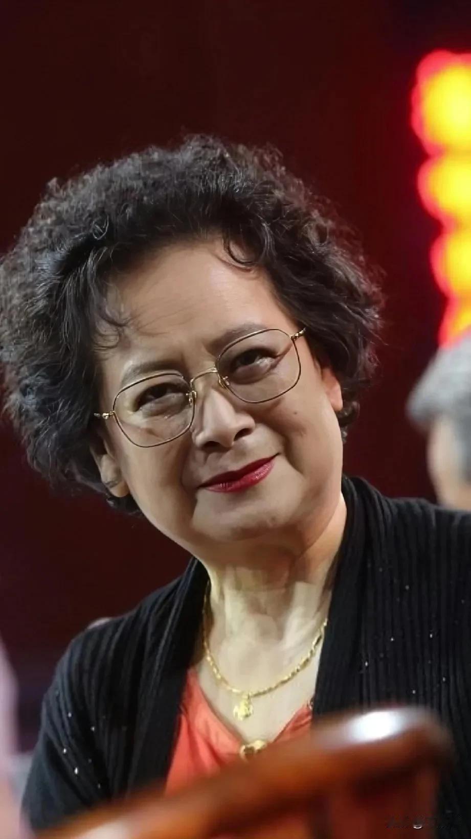 演员左大玢（bin），跟随杨洁到云南拍戏，这里的父老乡亲太“入戏”了，左大玢说: