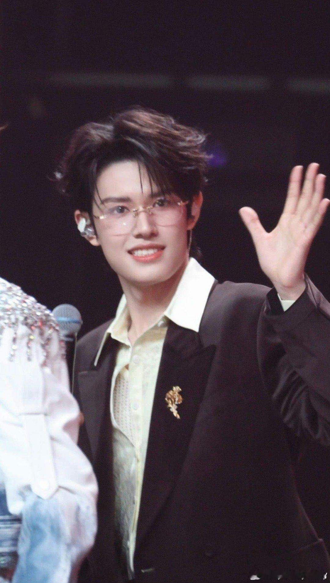 张极转音转强混转头声 张极用实力证明：英文情歌就是他的统治区！转音婉转自如，强混