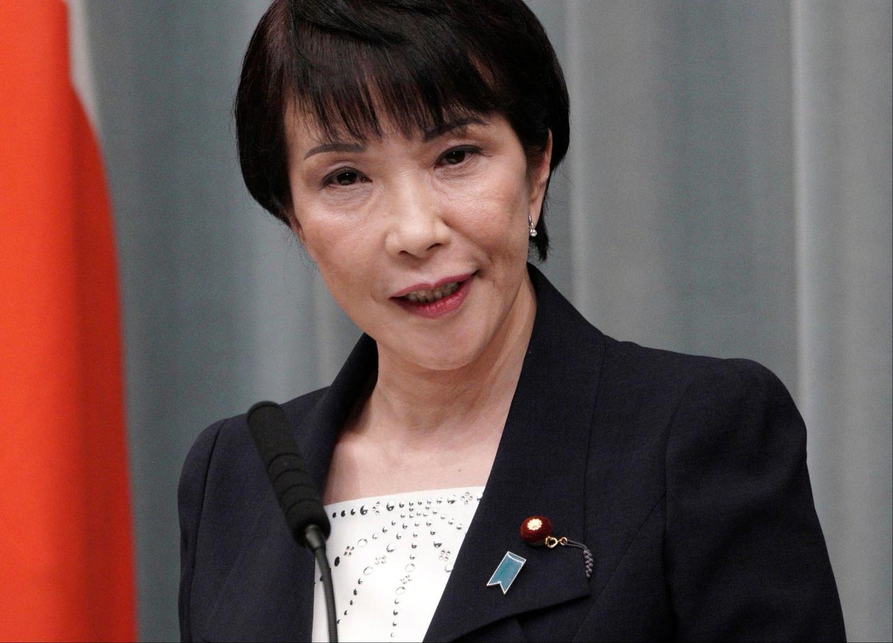 什么叫相由心生？说的就是高市早苗！高市早苗的给人一种尖嘴猴腮的视觉感，毫无圆润柔