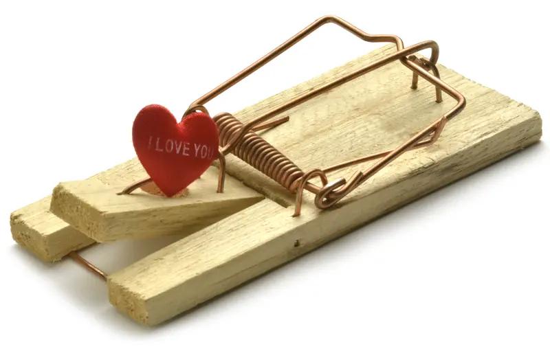 68岁“时尚阿姨”误入爱情陷阱：为一块价值百万元的手表差点被骗一空！

近日，一