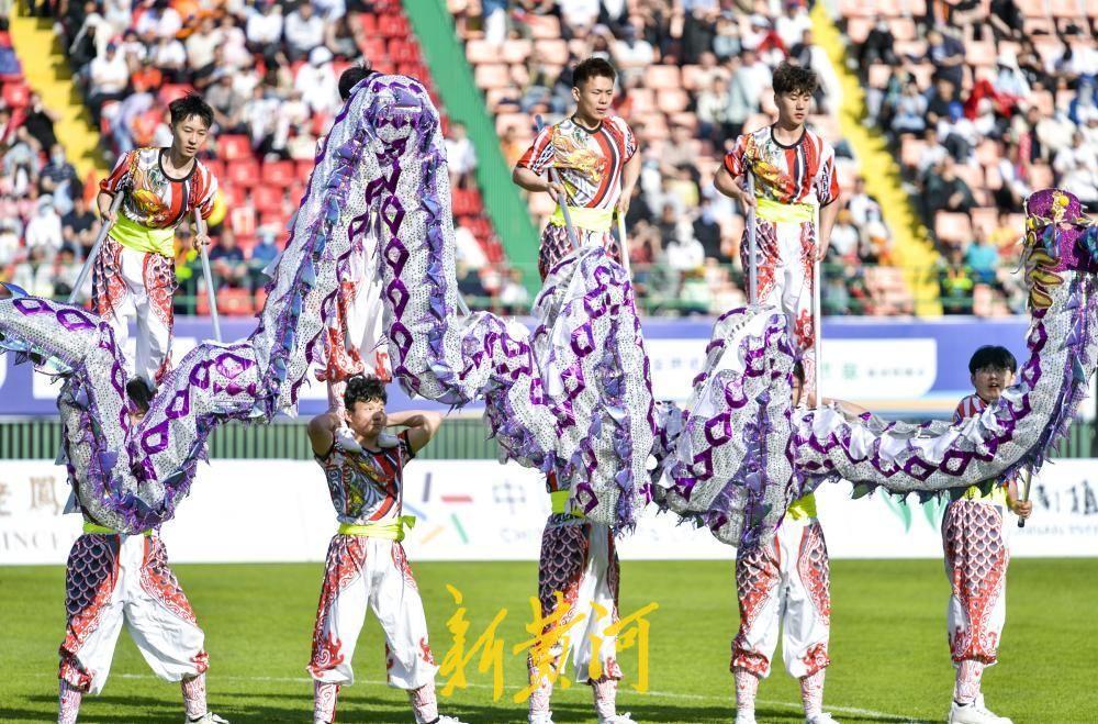 非遗“龙狮”跃动绿茵场 协和学子演绎特色中场秀！4月25日，2026齐鲁超赛济南