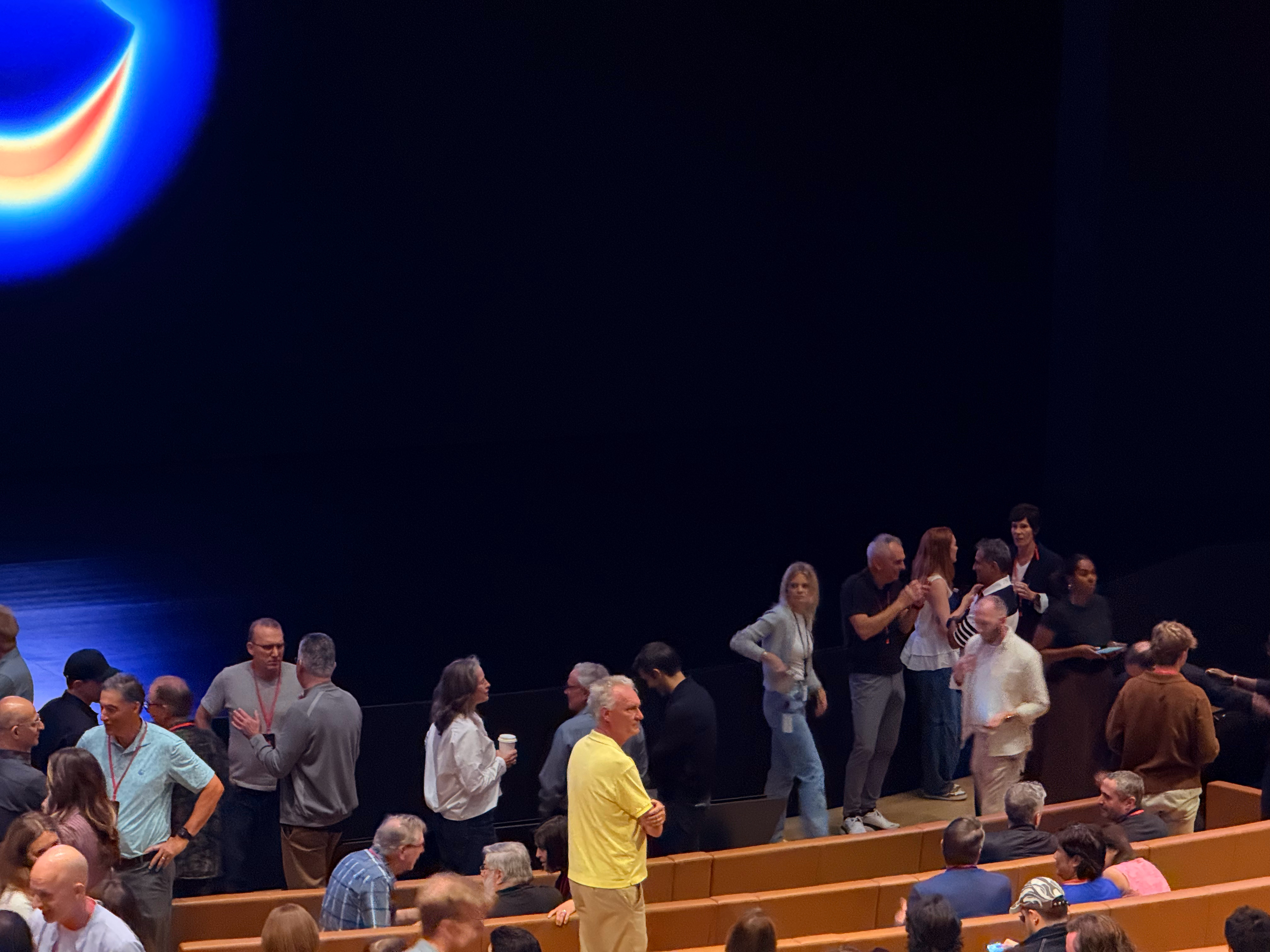 苹果管理层大合影了，你们认出几个？ ​​​