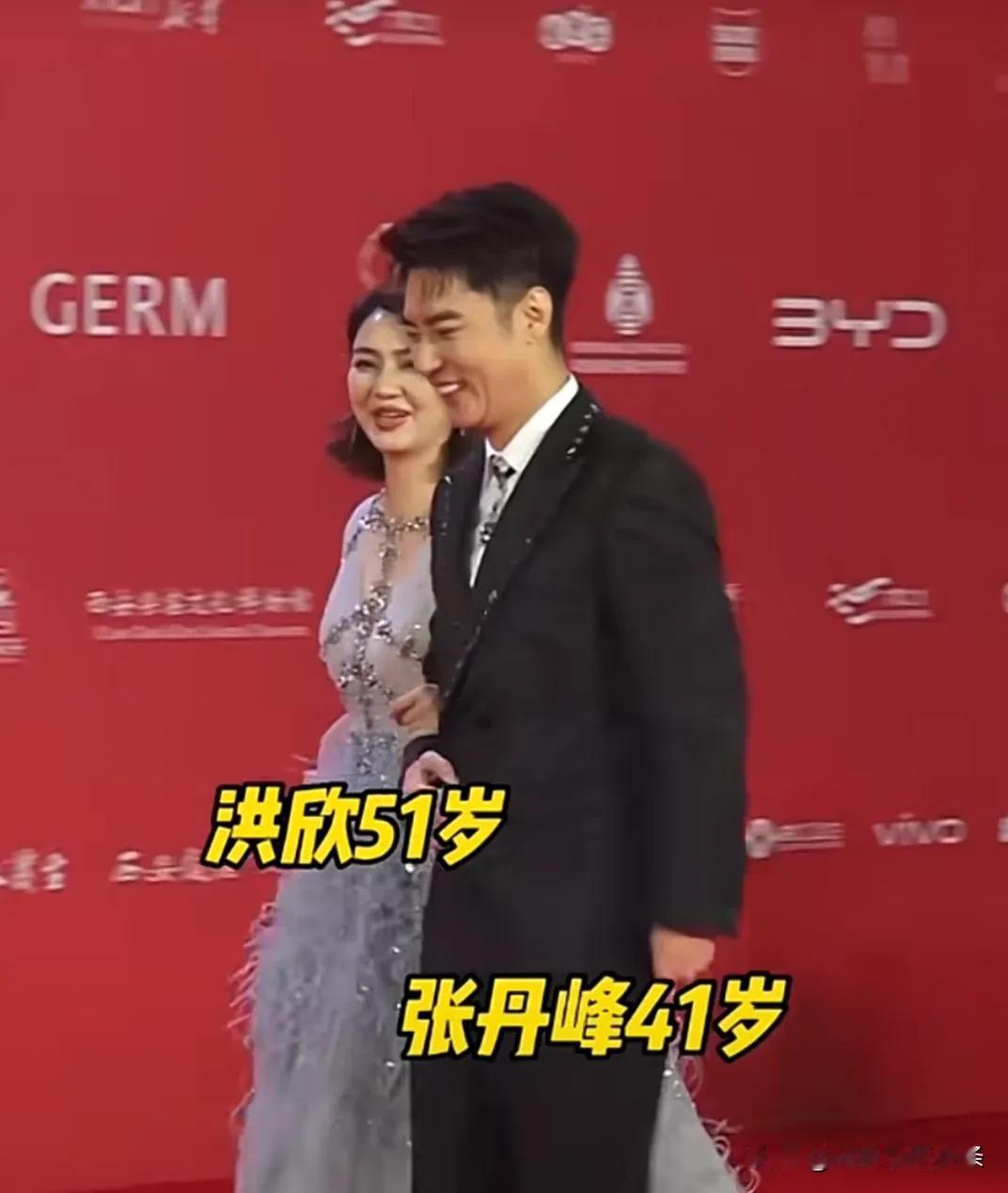 张丹峰：不管怎样我们都要把这出戏演活了，可不能让媒体抓到把柄，笑起来
洪欣：合作