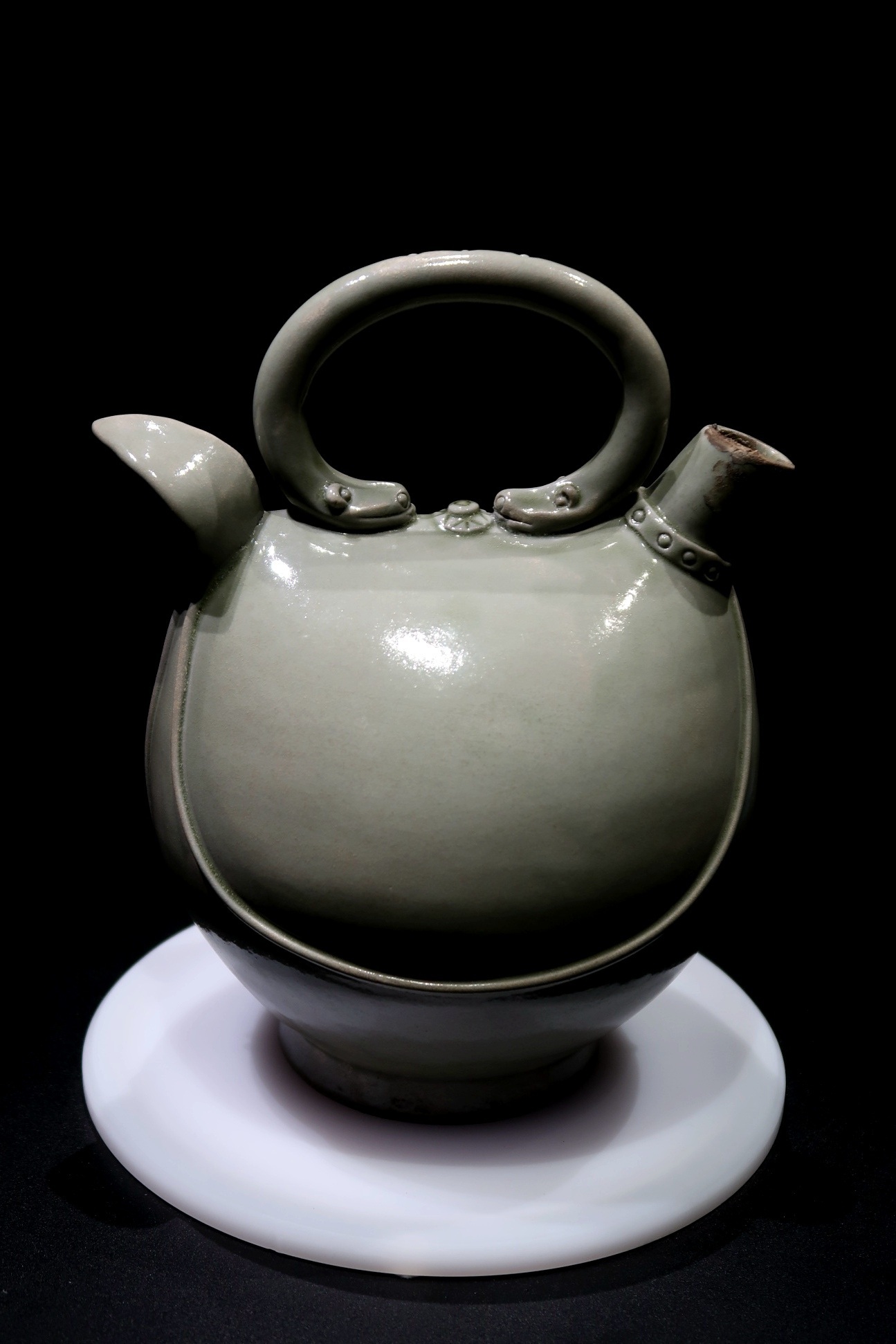 浙江吴越文化博物馆藏临安五代吴越国钱镠墓出土五代:秘色瓷皮囊壶 