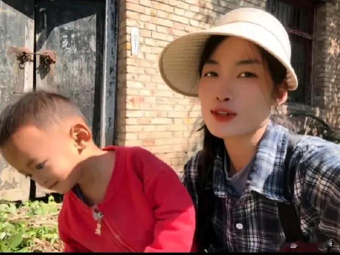 哇，这个视频真的很有感触呢！父母的陪伴确实是对孩子来说最宝贵的礼物。看到小胖一家