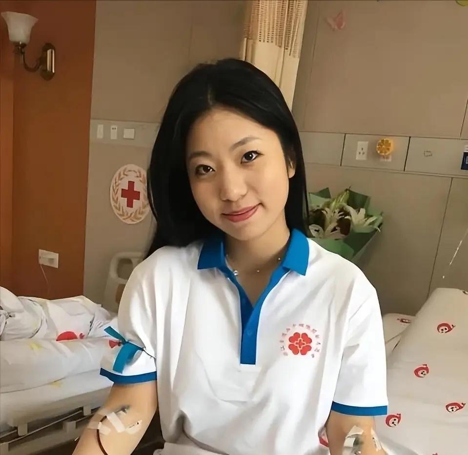 杭州21岁女孩在一家公司实习，突然向老板请假十天，老板怒气冲冲的问：“请这么多天