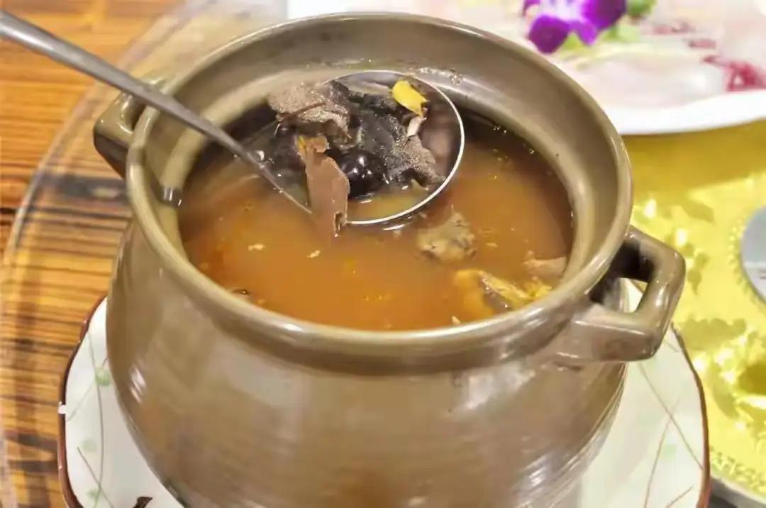 一煲靓汤，炖透岭南的烟火人生

今儿咱们说说一桩关乎“吃喝”的大学问。若问天下何