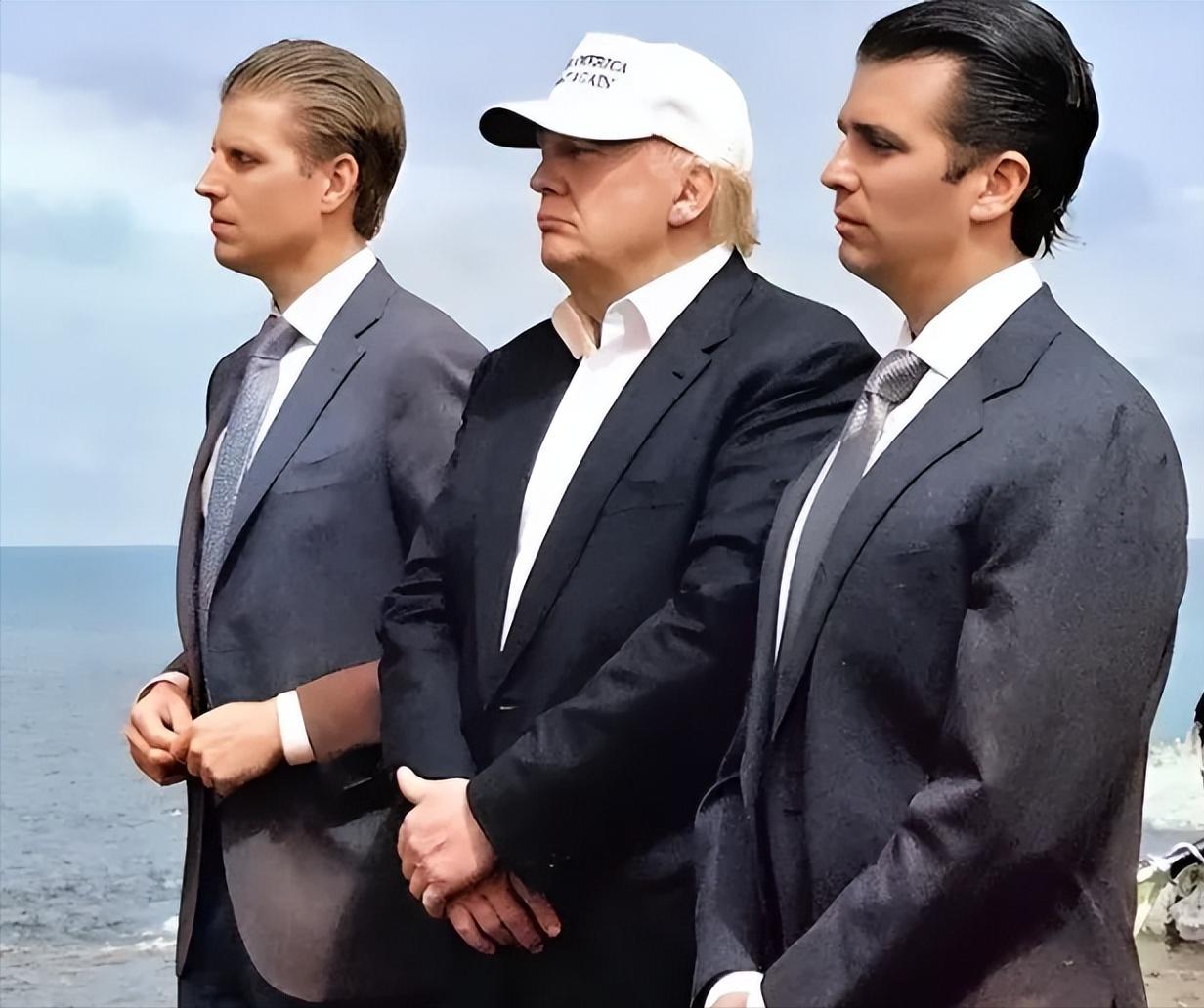 特朗普那两个儿子，趁着地方乱糟糟的时候使劲捞钱，11 亿的政府大订单，他俩不费吹