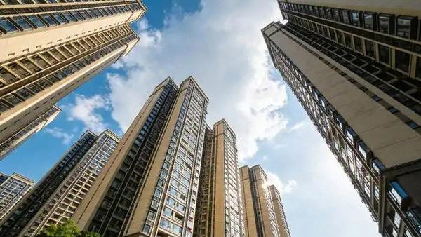 今年1-8月，二手房网签面积同比增10.6%，成交规模反超新房。楼市告别新房主导