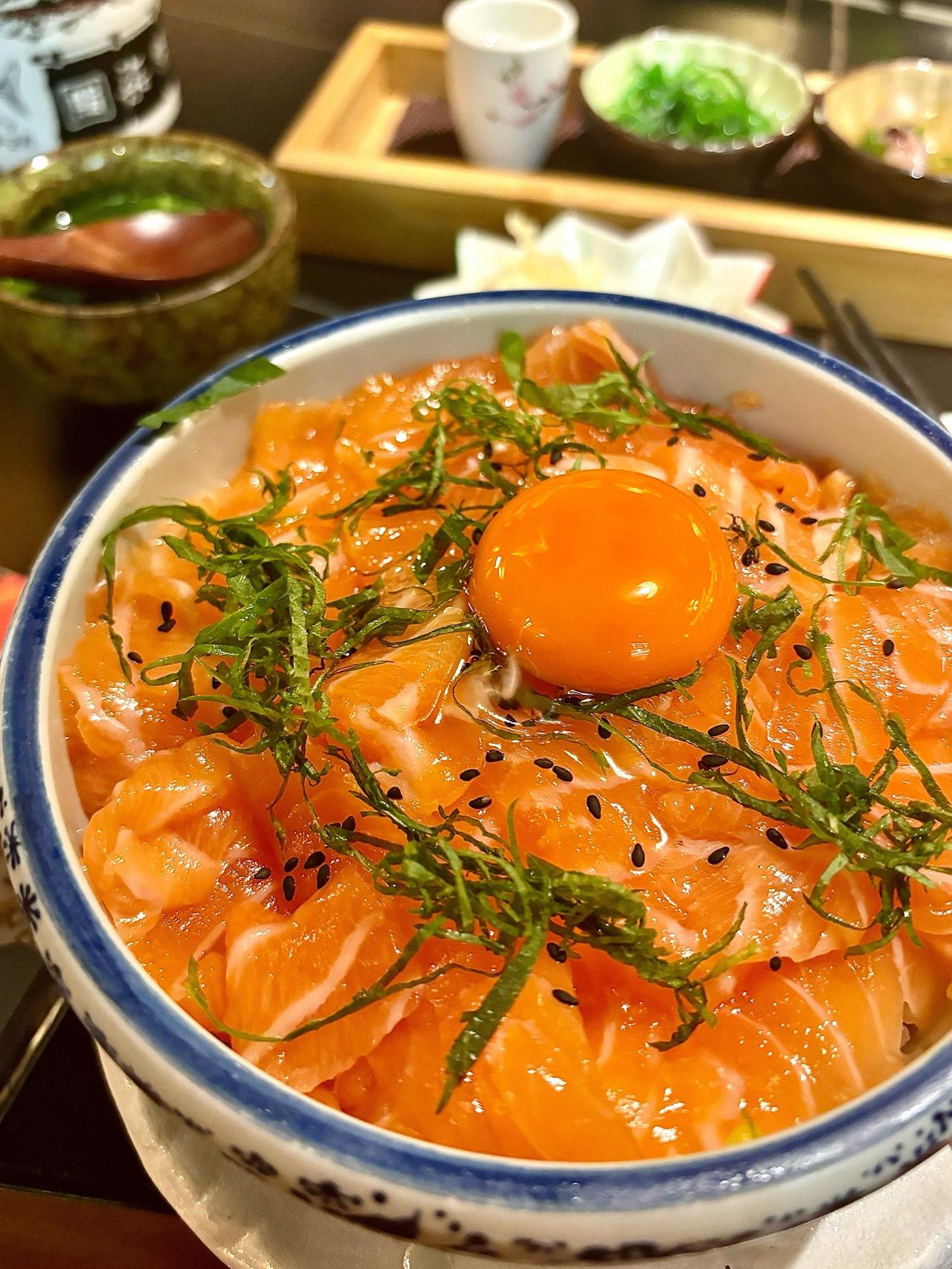 三文鱼盖饭汁

配料：
浓口酱油：500ml 
水：1000ml 
味淋：100