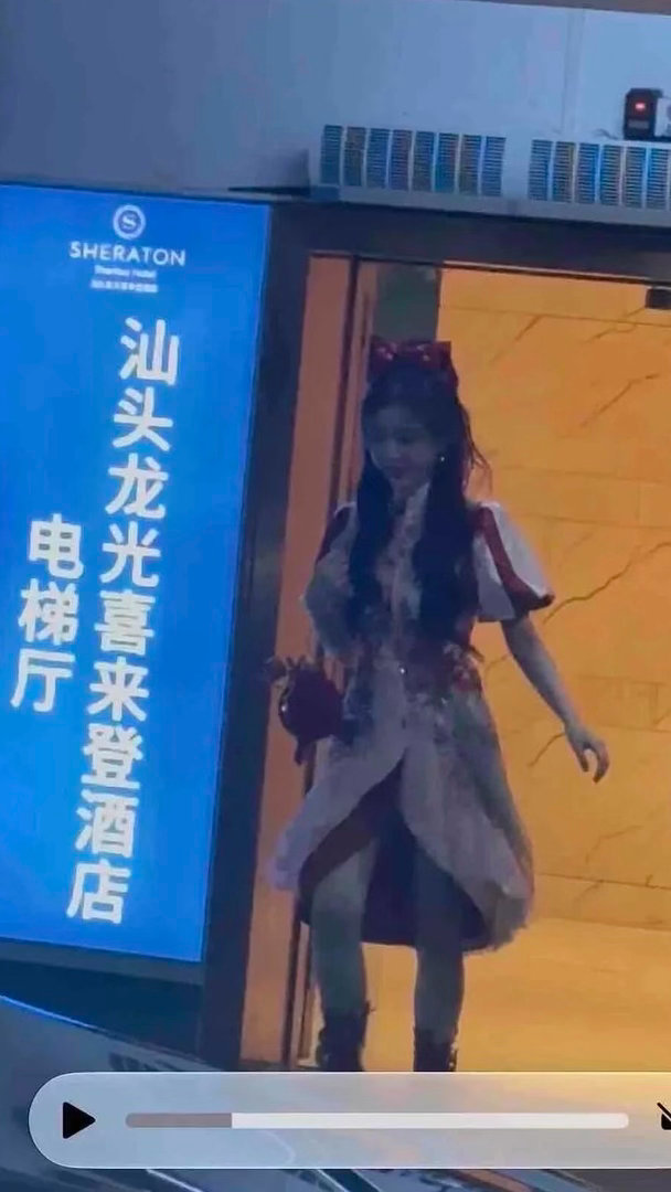 虞书欣提小石榴上班虞书欣新综上班路透 来啦！！！ ​​​