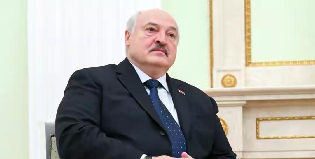 卢卡申科警告美国：军事介入委内瑞拉将成“第二个越南”！
来源于X原推特
罗鸿：卢