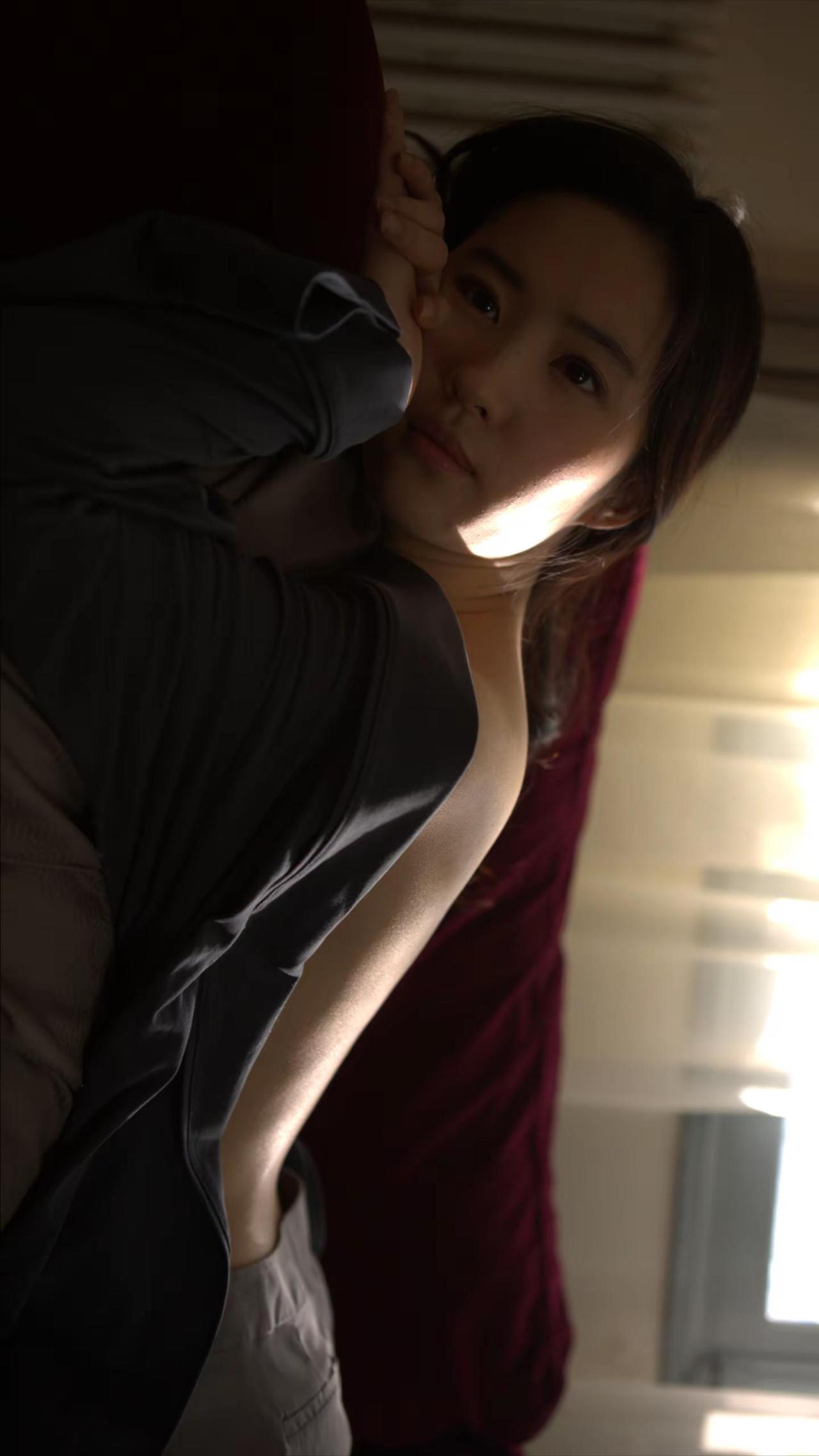 夜孔雀时期的刘亦菲，片场原相机底片。已经是十年前了刘亦菲 十年前vs十年后 夜孔