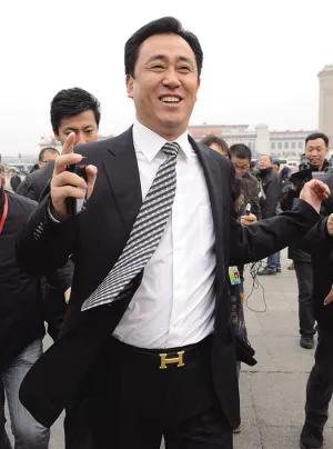 恒大许老板：政协委员，慈善家，劳动模范……2021年8月17日，卸任恒大地产董事
