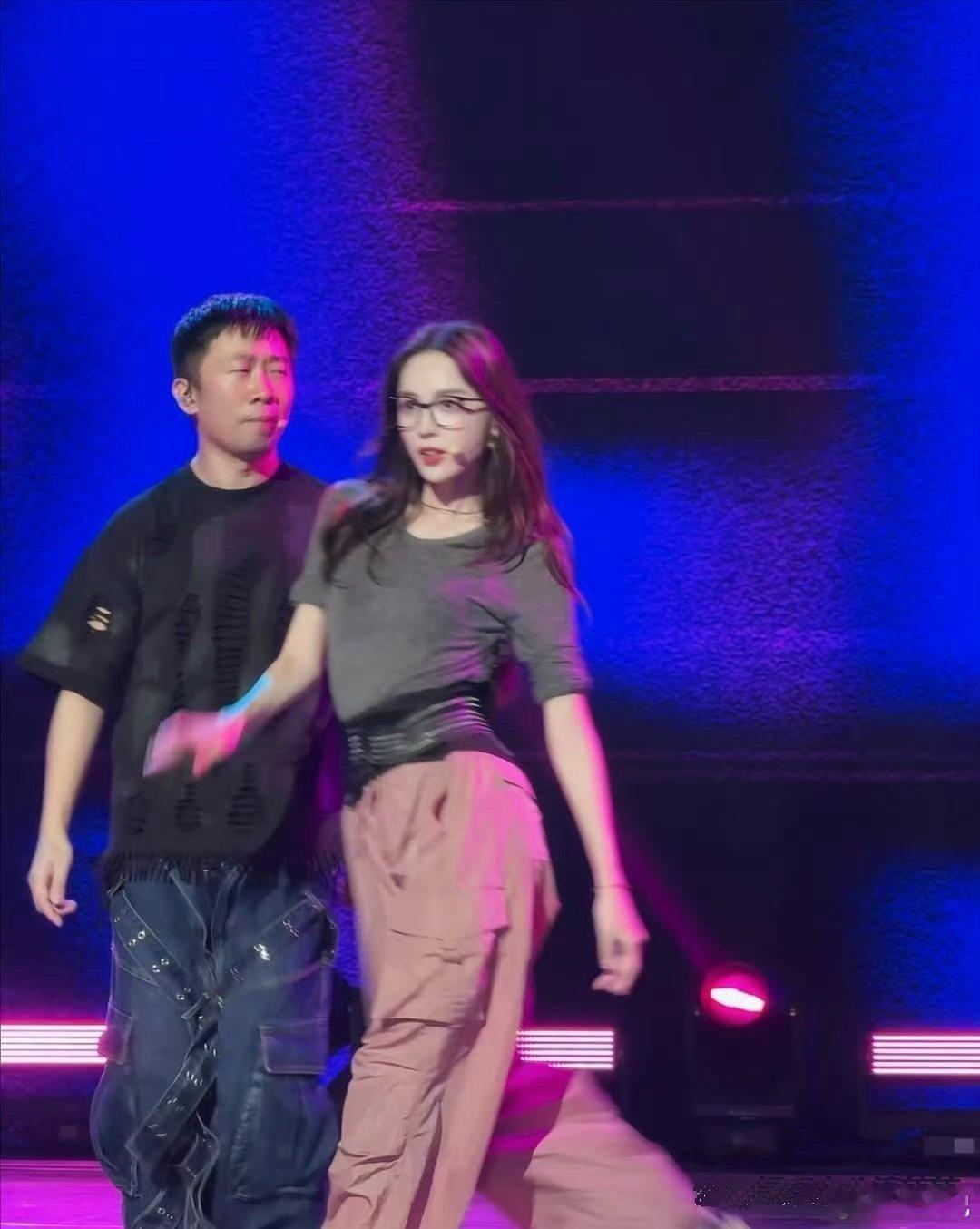 第一次发现娜扎长得既漂亮又可爱，好像卡通人物一样！状态真好 