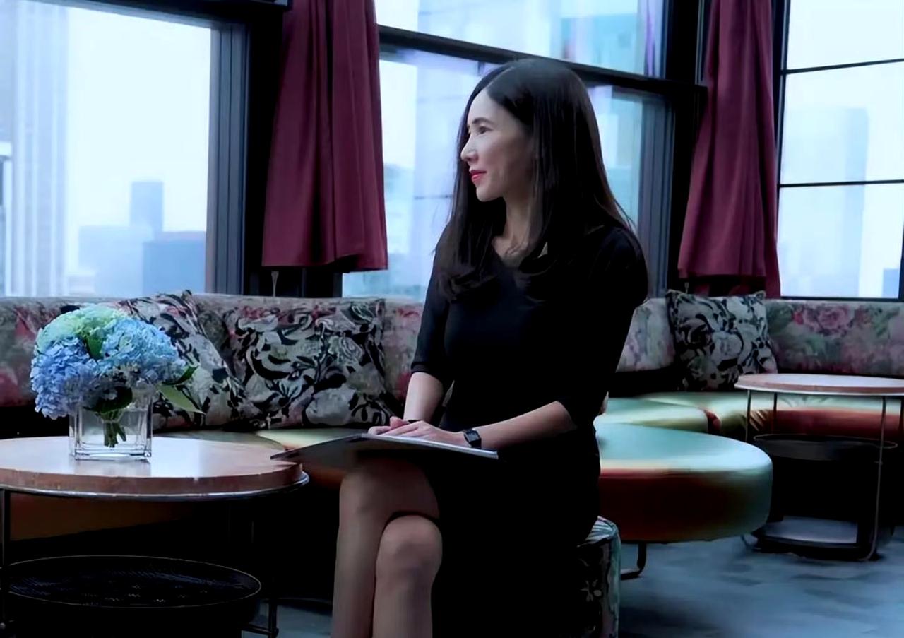 刚看到纽约勒索案的新闻，46岁华裔女子以公布私密映像为威胁，向其拥有25亿美元资