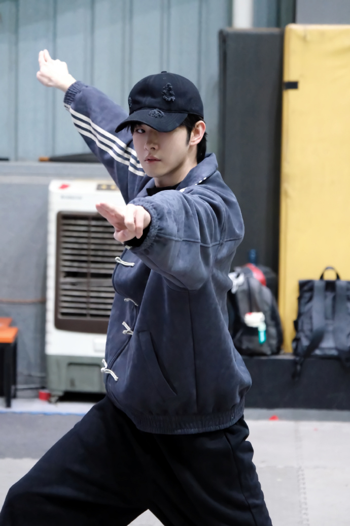 田嘉瑞工作室发了新剧武训照 