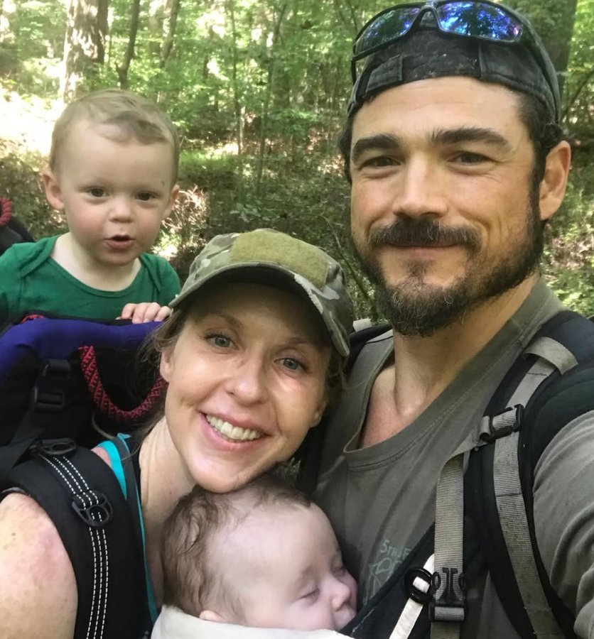 特朗普回应国家反恐中心主任辞职¹ 乔·肯特的老婆2019年死于叙利亚，图1。他对