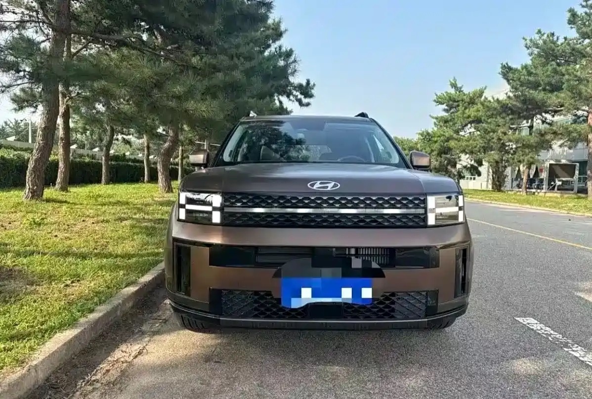 现代胜达，一台偏向家庭用户的中大型SUV，在我眼里，它最大的亮点就是定价亲民，用