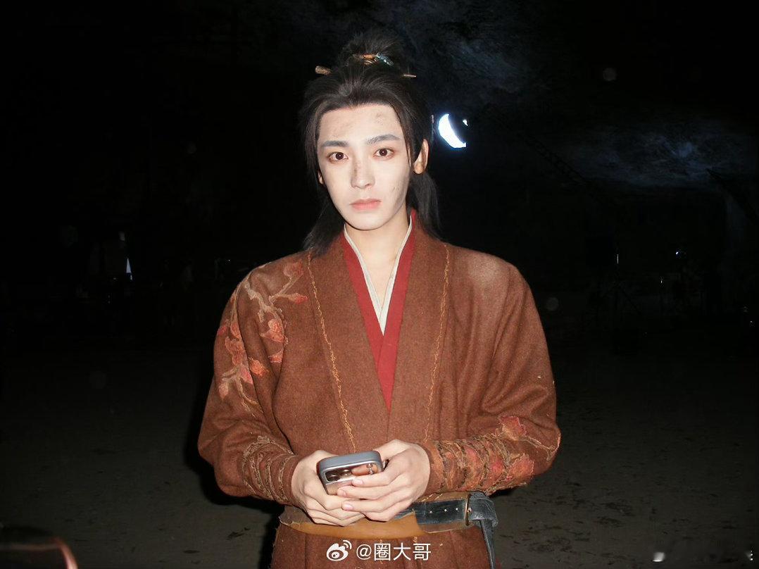 网传侯明昊鹤男攻玉5月中开机侯明昊的新剧《攻玉》有新消息了，预计5月中开机。这部