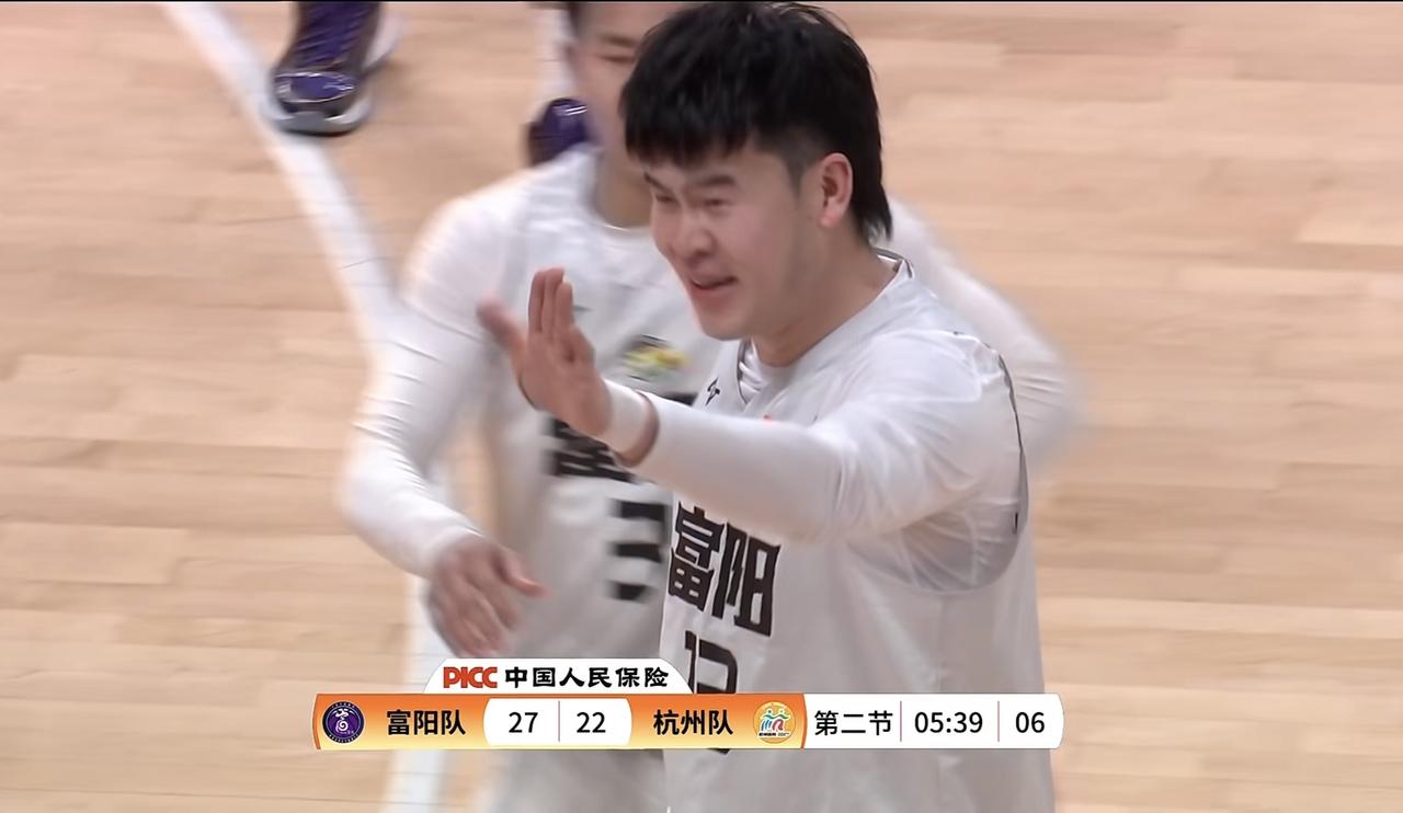 县队的荣光不再延续，杭州队客场力克富阳队！
相同的过程，不一样的结局！上半场可以