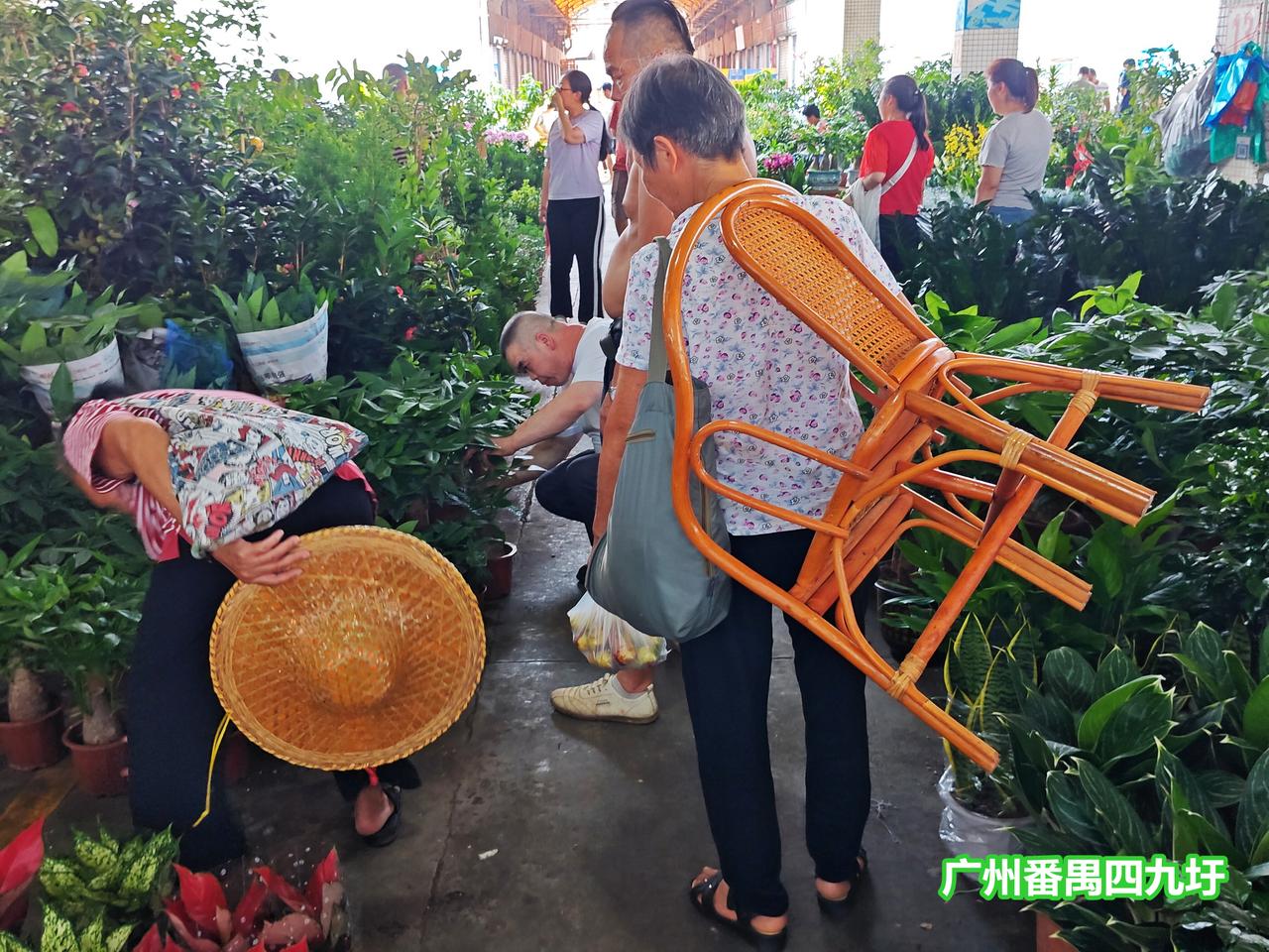 新藤椅和新斗笠，这刻“趁圩赶集”具象化了

购物令人快乐，广州番禺市桥清河市场四