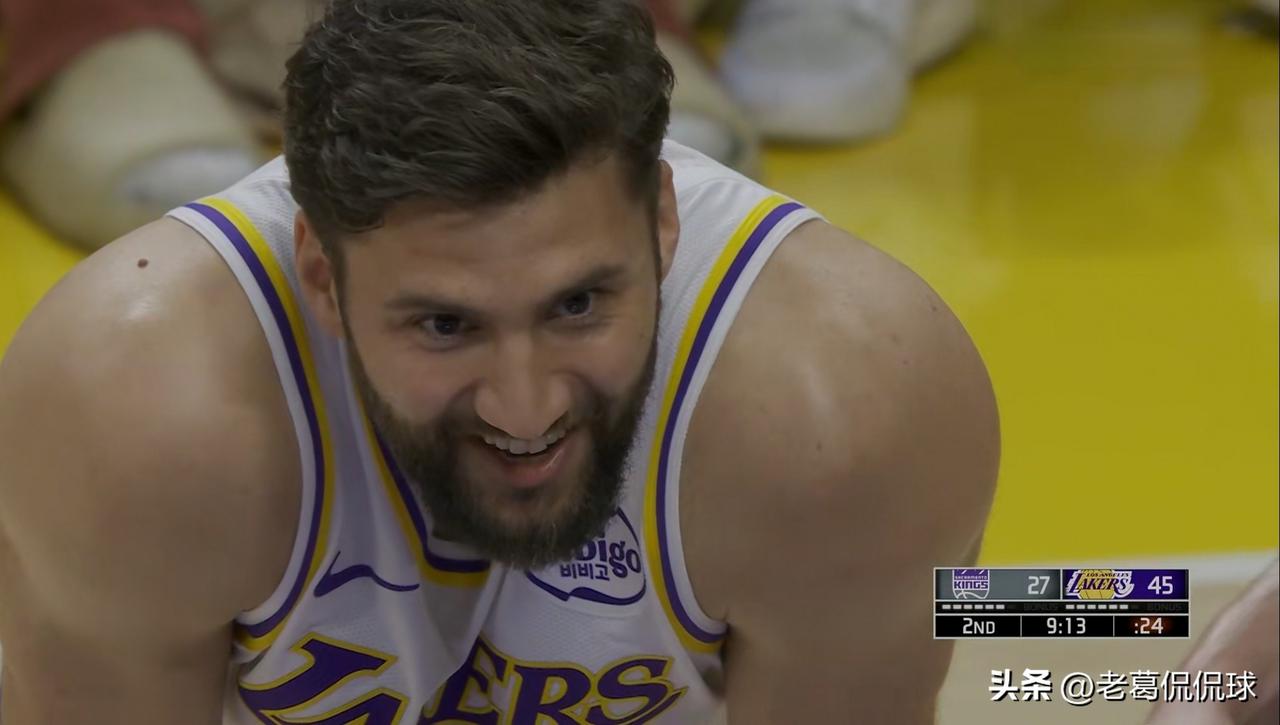 湖人大将克勒贝尔真是时来运转了！在今天湖人主场以128：104击败国王的比赛中，
