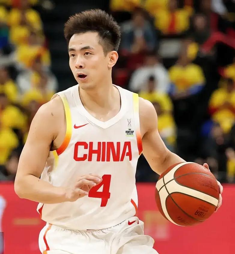 中国男篮！
大家发现没，今晚19点30分，男篮热身赛海口站即将打响，中国男篮对阵