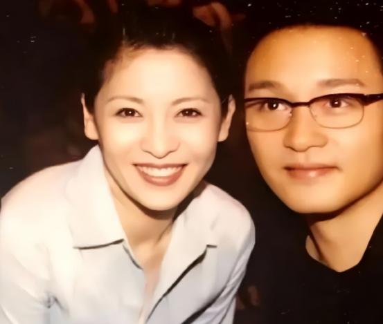 向太曝张国荣去世内幕，并没有患病，和向太最后一通电话内容曝光
 
时光匆匆，距离