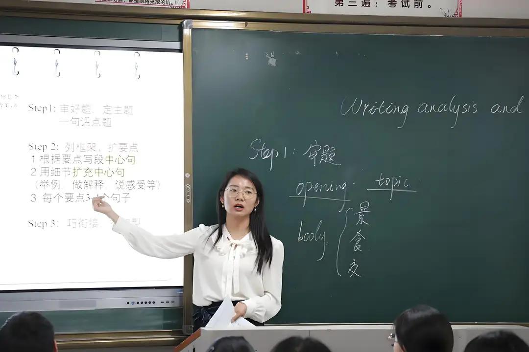 老师只有少讲，学生只有多练，才会出成绩！
这段话反映了当前部分教师和教育理念中的