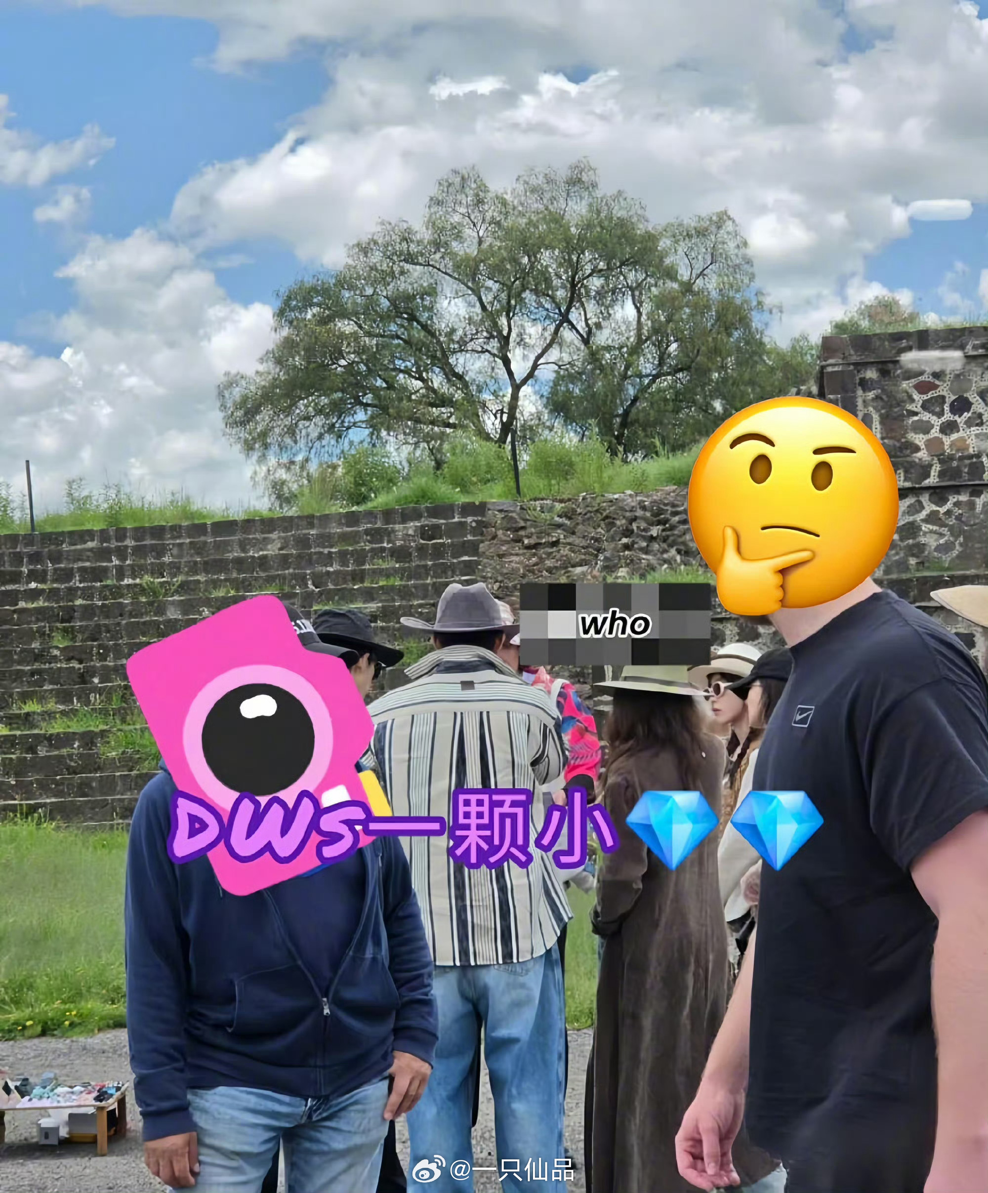 所有人来感受邓为的大宽肩。我为的身材比例真绝邓为花少偶遇路透邓为