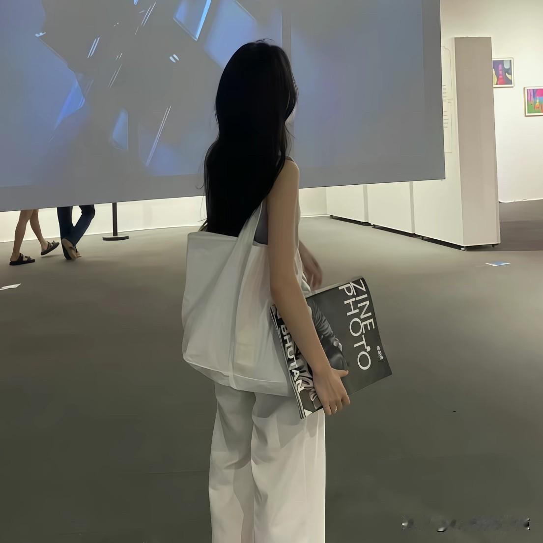 男人就喜欢这样的女人

你不吵不闹，还懂事，既能帮他料理好家里的一切，还能把自己