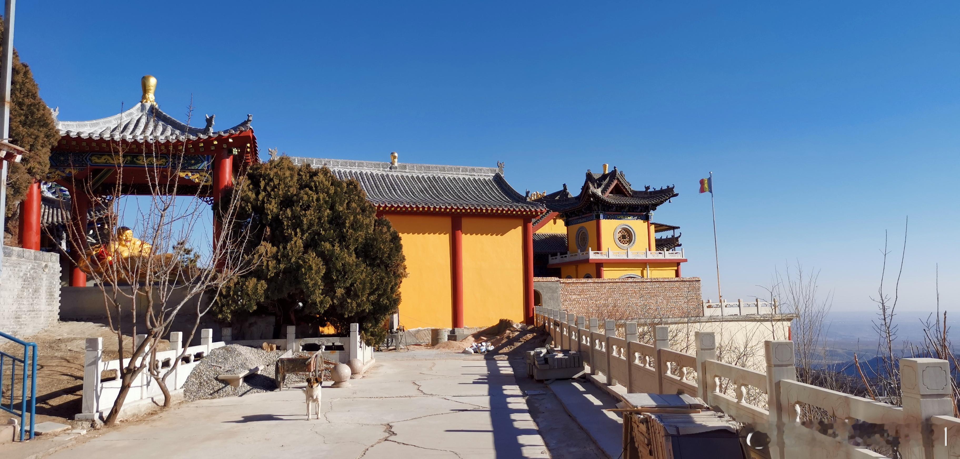 在一个安静的位置上，去看世界的热闹。       ——周国平《安静》 ​（山西晋