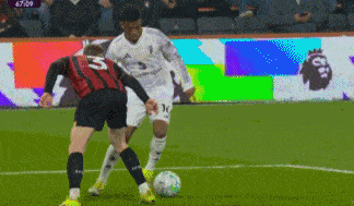 争议？曼联疑遭漏判点球！2-0变2-2 将帅质问：疯狂，VAR为何无视在北京时间